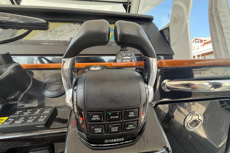 Slide: The Image of Yamaha controls on Everglades 395 Center Console 2021. - 31