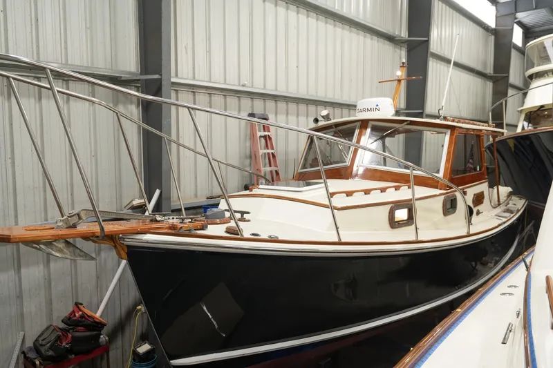 Slide: The Image of 1986 Dyer Hardtop boat in storage, featuring classic design and Garmin equipment. - 32