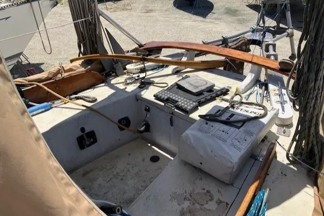 Slide: The Image of Bluewater passage making cockpit - 10