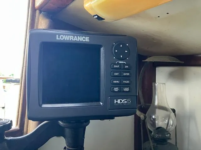Slide: The Image of Lowrance Chart plotter - 18