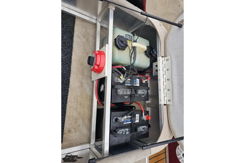 Slide: The Image of 2012 Tahoe Pontoon Vision 25' battery compartment with wiring and fluid container. - 21