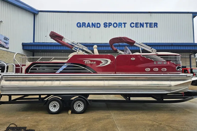 Slide: The Image of 2012 Tahoe Pontoon Vision 25' boat at Grand Sport Center. - 4