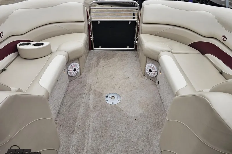 Slide: The Image of Interior of a 2012 Tahoe Pontoon Vision 25' boat with beige seating and cup holders. - 46