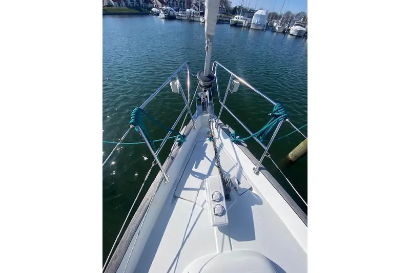 Slide: The Image of Bow view of 2005 Beneteau Oceanis 42CC sailboat docked in marina. - 32