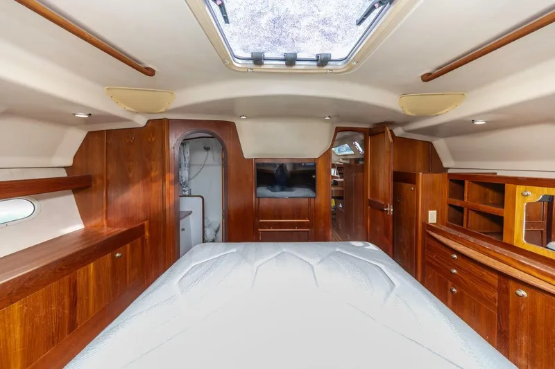 Slide: The Image of Interior of 2000 Hunter Passage 420 yacht with wooden cabinetry and skylight. - 32