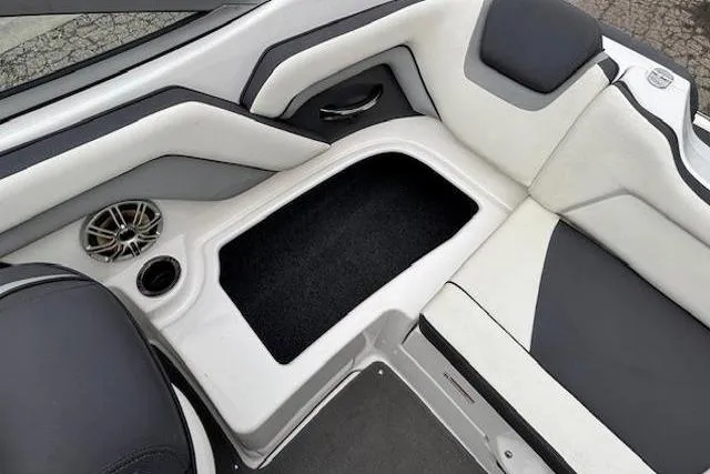 Slide: The Image of 2015 Yamaha Boats SX192 interior seating with speaker and cup holder. - 25