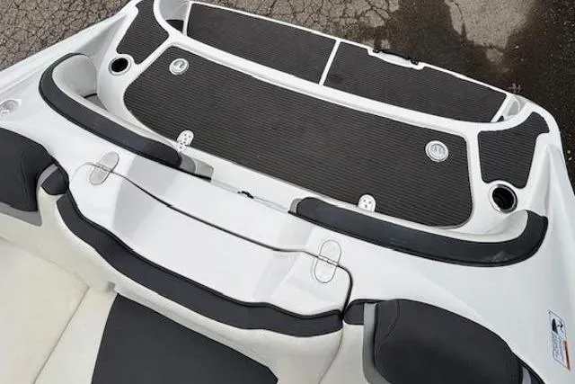 Slide: The Image of 2015 Yamaha Boats SX192 swim platform with black and white seating. - 28
