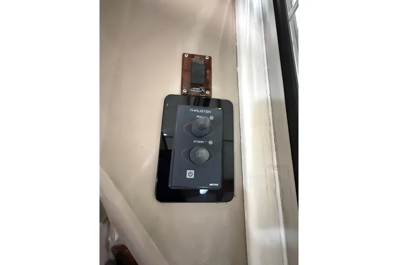 Slide: The Image of Control panel on a 2000 Sea Ray Sundancer 540 yacht, featuring thruster controls. - 13