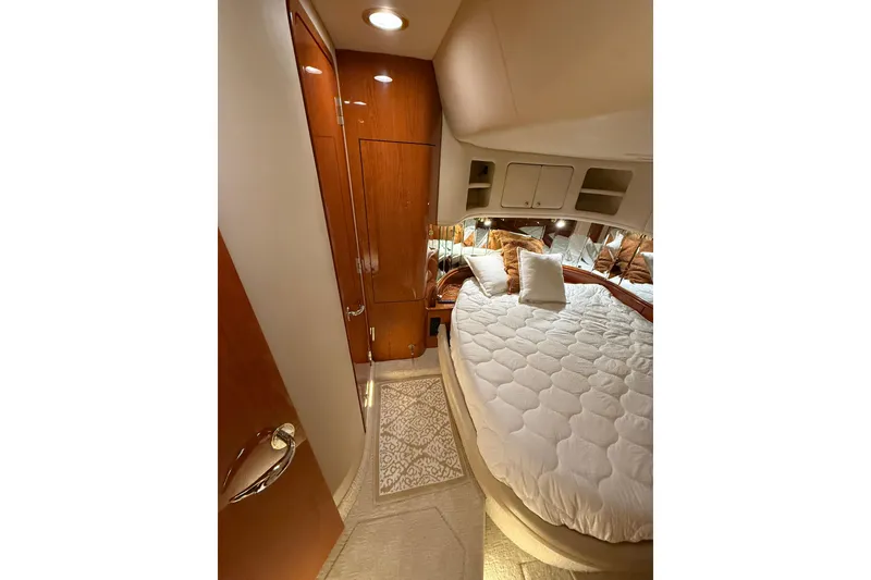 Slide: The Image of Luxurious cabin interior of 2000 Sea Ray Sundancer 540 yacht with cozy bedding. - 28