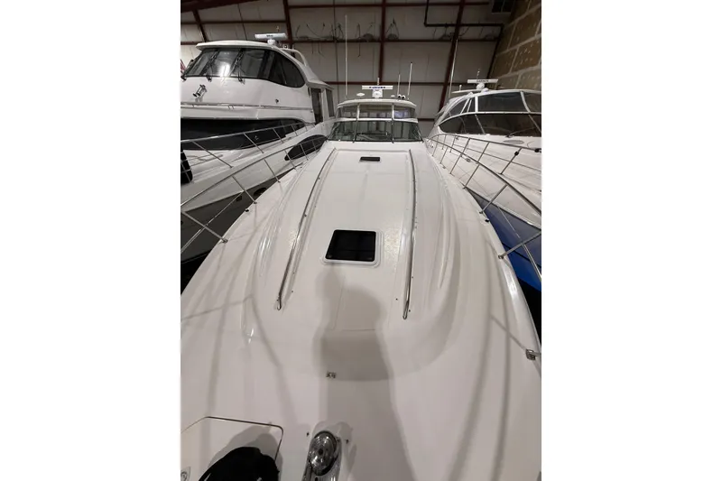 Slide: The Image of 2000 Sea Ray Sundancer 540 yacht in storage, showcasing sleek deck design. - 4
