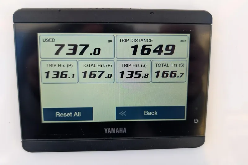 Slide: The Image of Yamaha display showing fuel usage and trip data for Key West 263 FS, 2023 model. - 18