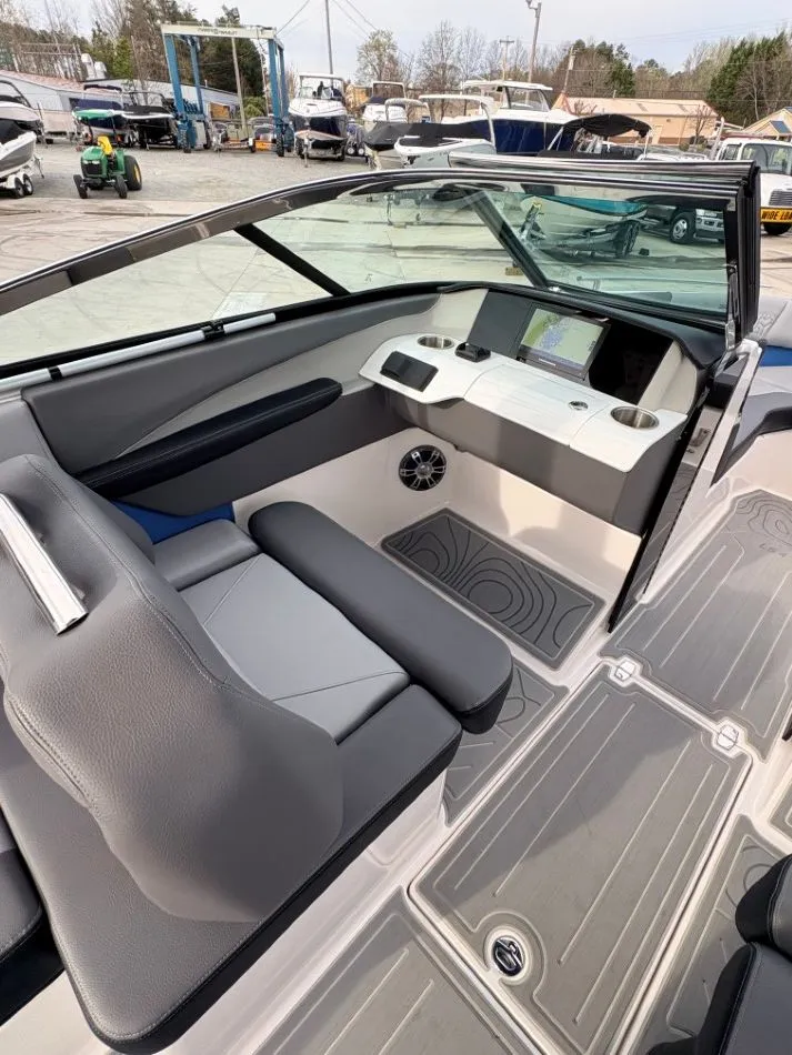 Slide: The Image of Regal LS4 Ultimate 2024 - 19