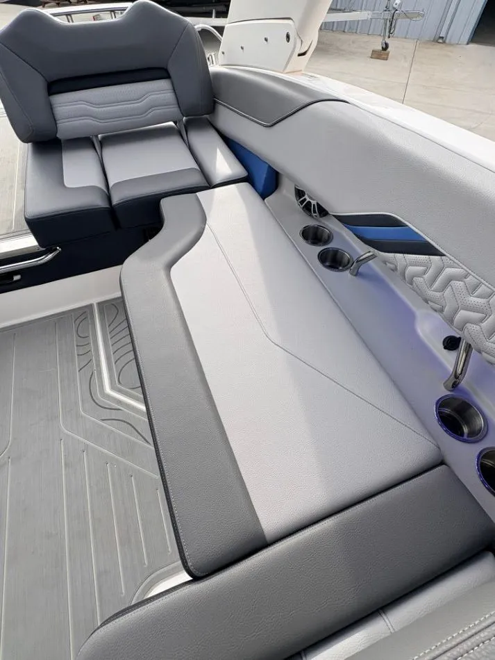 Slide: The Image of Regal LS4 Ultimate 2024 - 20