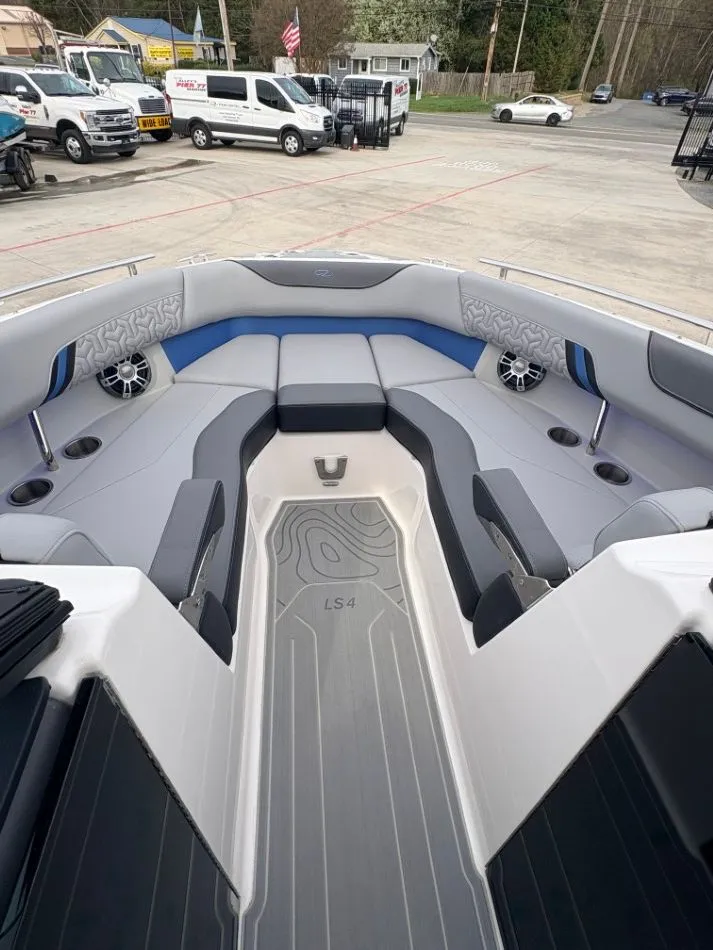 Slide: The Image of Regal LS4 Ultimate 2024 - 21