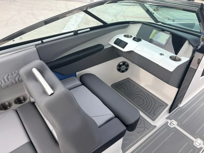 Slide: The Image of Regal LS4 Ultimate 2024 - 31