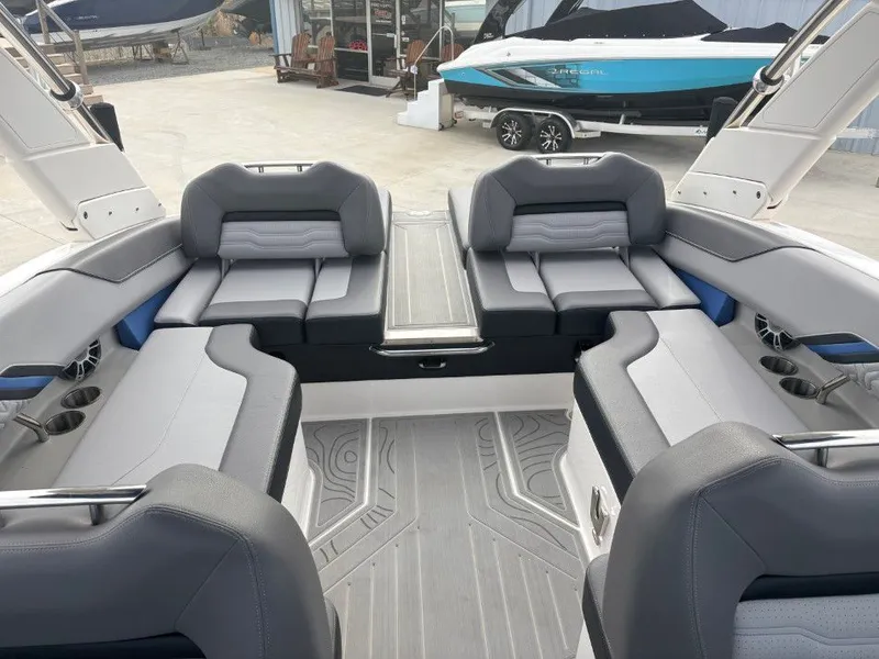 Slide: The Image of Regal LS4 Ultimate 2024 - 32