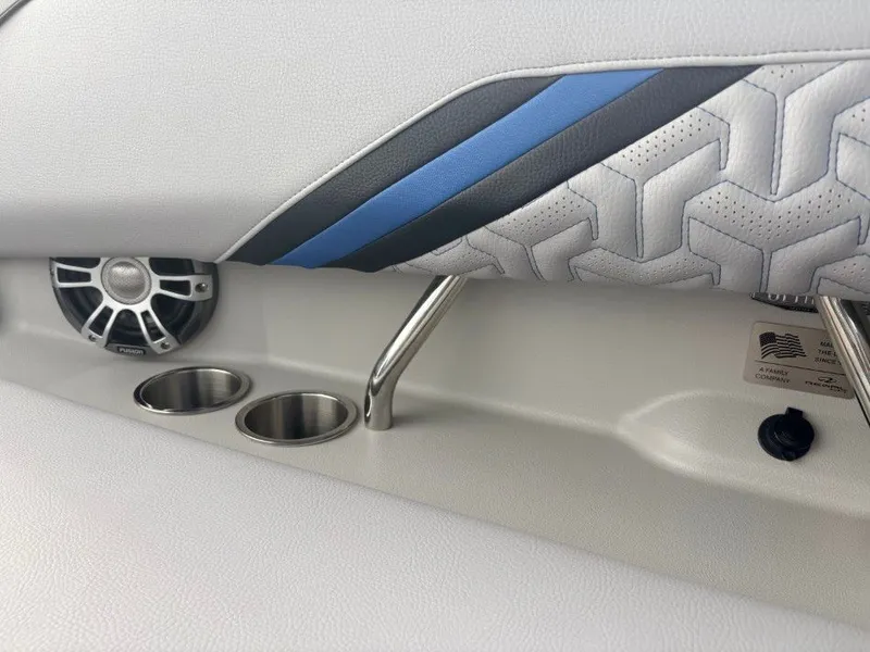 Slide: The Image of Regal LS4 Ultimate 2024 - 33