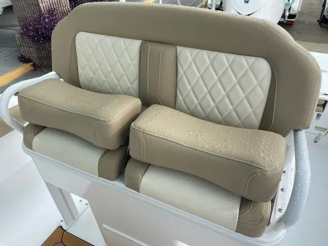 Slide: The Image of Everglades 253 Center Console 2025 - 51