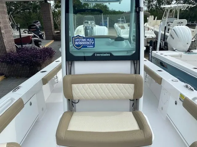 Slide: The Image of Everglades 253 Center Console 2025 - 64