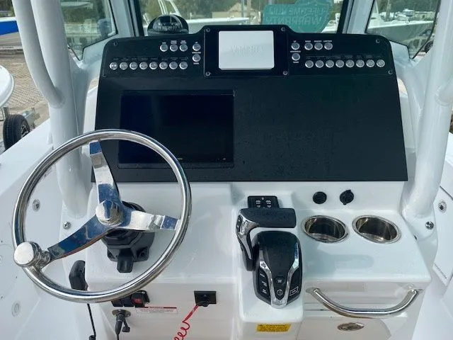 Slide: The Image of Everglades 253 Center Console 2025 - 8