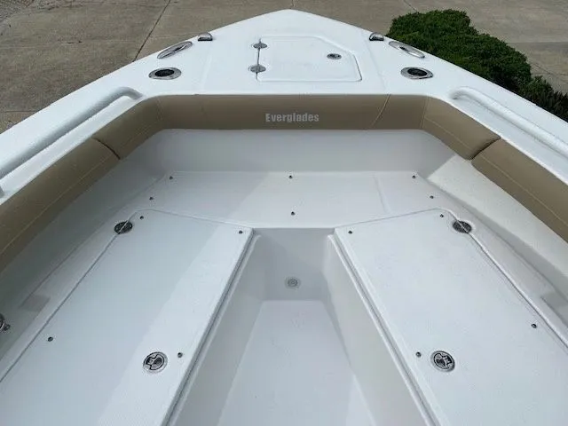 Slide: The Image of Everglades 253 Center Console 2025 - 88