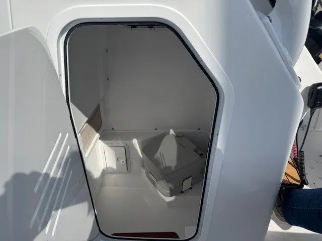 Slide: The Image of Everglades 253 Center Console 2025 - 9