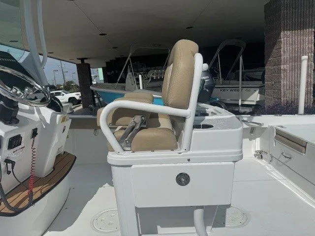 Slide: The Image of Everglades 253 Center Console 2025 - 93