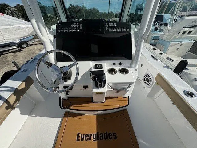 Slide: The Image of Everglades 253 Center Console 2025 - 25