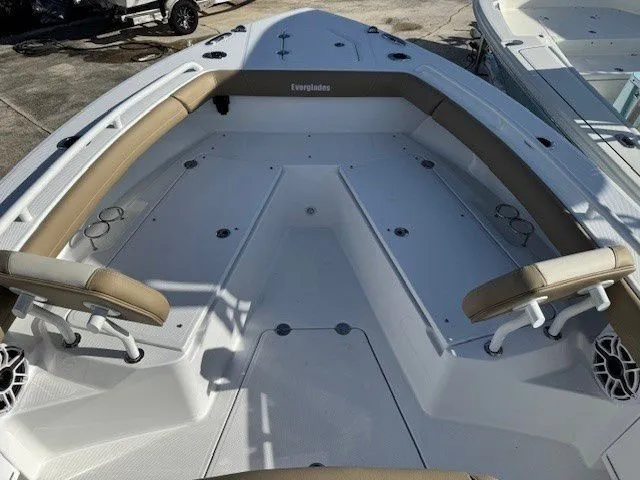 Slide: The Image of Everglades 253 Center Console 2025 - 37