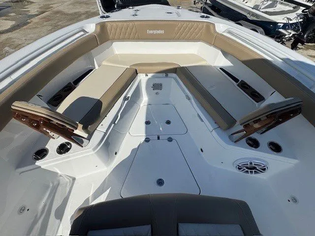 Slide: The Image of Everglades 285 Center Console 2026 - 48