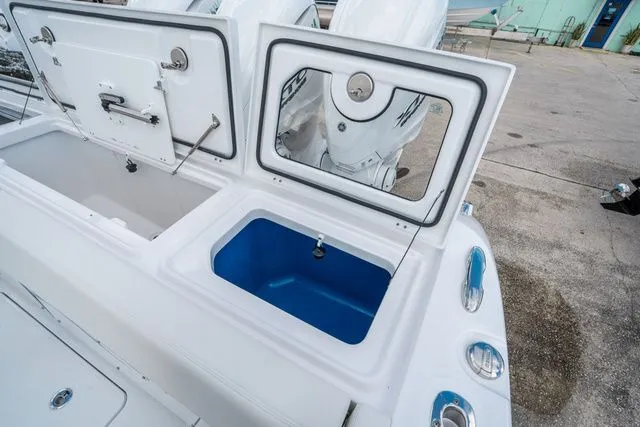 Slide: The Image of Everglades 395 Center Console 2026 - 10