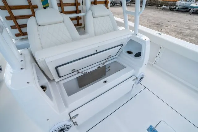Slide: The Image of Everglades 395 Center Console 2026 - 45