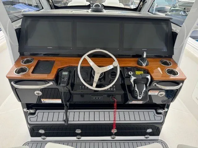 Slide: The Image of Everglades 395 Center Console 2026 - 7