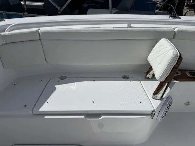 Slide: The Image of Everglades 395 Center Console 2026 - 78