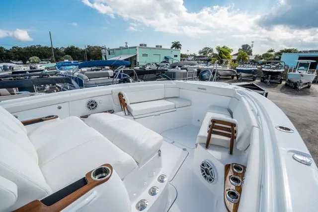 Slide: The Image of Everglades 395 Center Console 2026 - 91