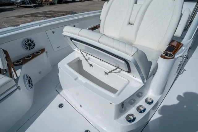 Slide: The Image of Everglades 395 Center Console 2026 - 95