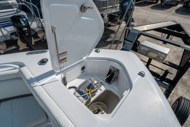Slide: The Image of Everglades 395 Center Console 2026 - 96