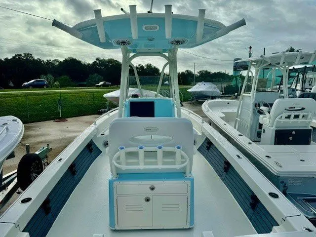 Slide: The Image of Pathfinder 2600 TRS 2025 boat with modern design and features. - 28