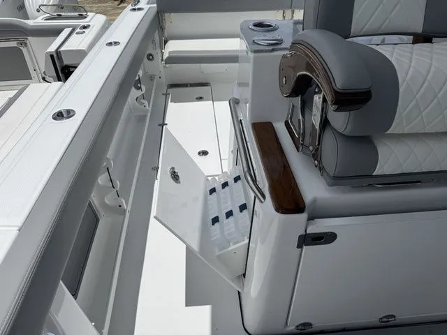 Slide: The Image of Everglades 315 Center Console 2026 - 11