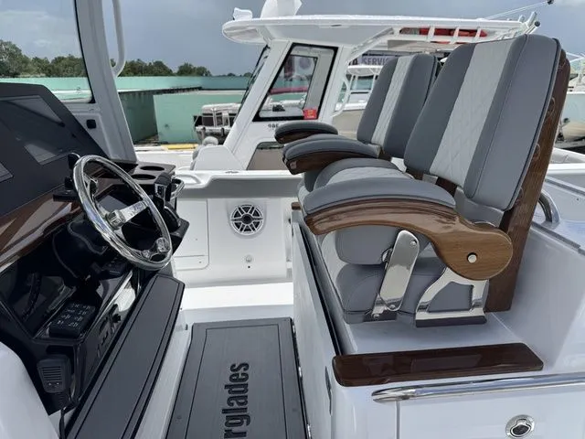 Slide: The Image of Everglades 315 Center Console 2026 - 9