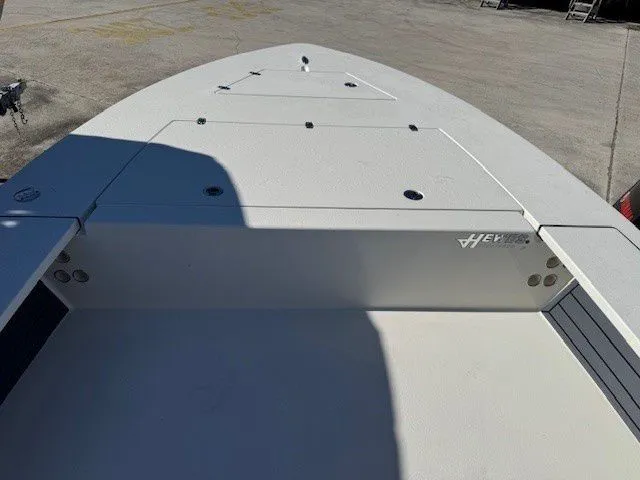 Slide: The Image of 2026 Hewes Redfisher 21 boat deck in sunlight. - 18