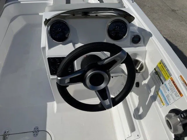 Slide: The Image of Hurricane SunDeck Sport 185 OB 2026 - 16