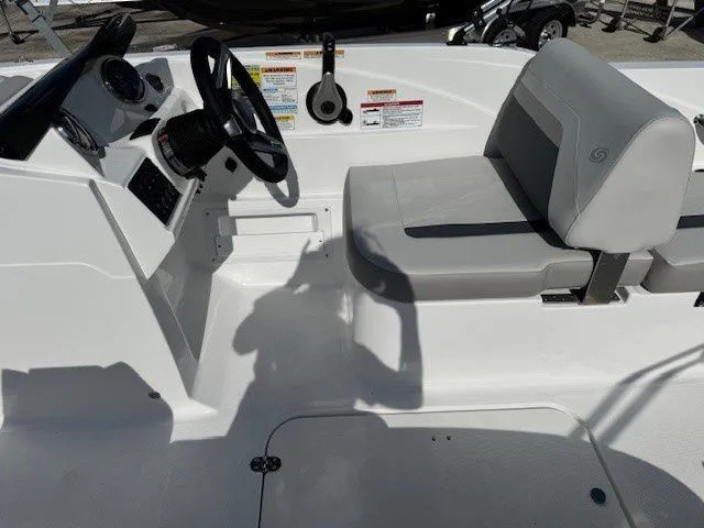 Slide: The Image of Hurricane SunDeck Sport 185 OB 2026 - 60