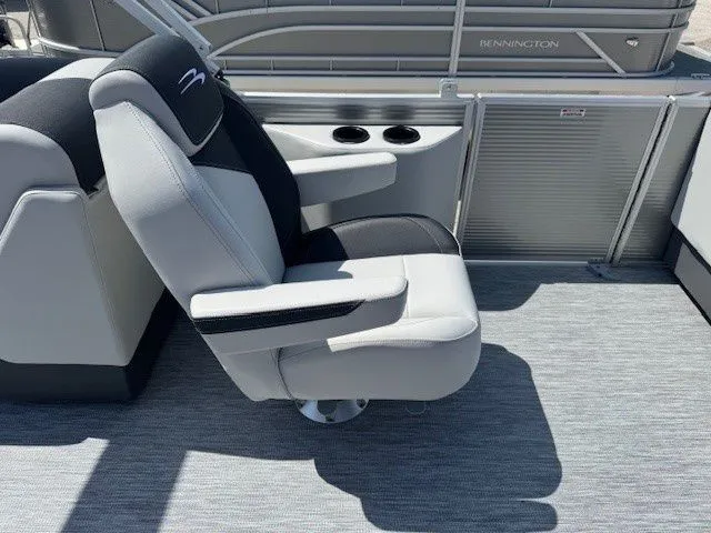 Slide: The Image of Luxurious seating in Bennington 22SSRSE pontoon boat, model year 2026. - 29