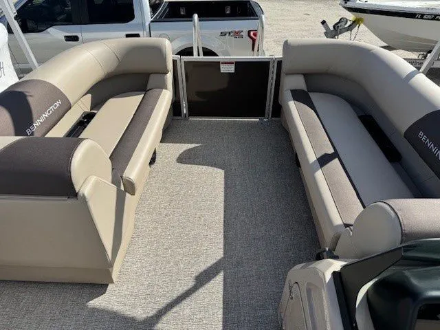 Slide: The Image of Bennington 21SL 2026 - 9