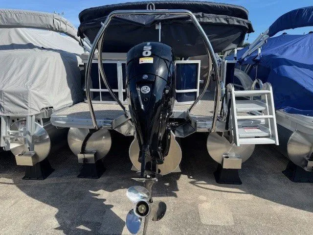 Slide: The Image of Bennington 21SL 2026 pontoon boat with outboard motor. - 18