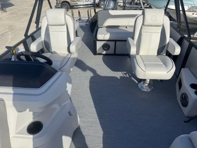 Slide: The Image of Interior of Sweetwater 2286SFLC pontoon boat, model year 2026. - 30