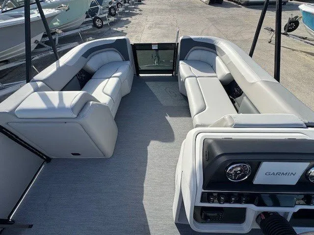 Slide: The Image of Interior of Sweetwater 2286SFLC pontoon boat, model year 2026. - 31