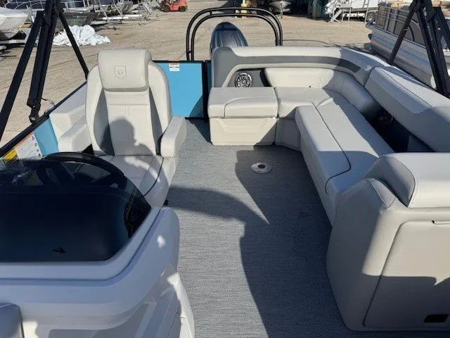 Slide: The Image of Interior of Sweetwater 2286CP pontoon boat, model year 2026. - 25