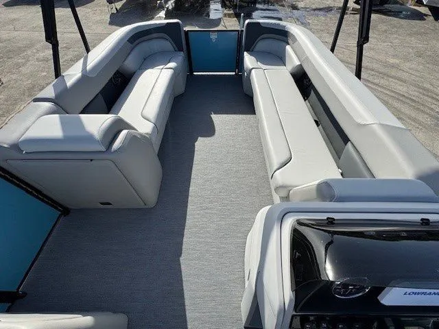 Slide: The Image of Interior of Sweetwater 2286CP pontoon boat, model year 2026. - 28